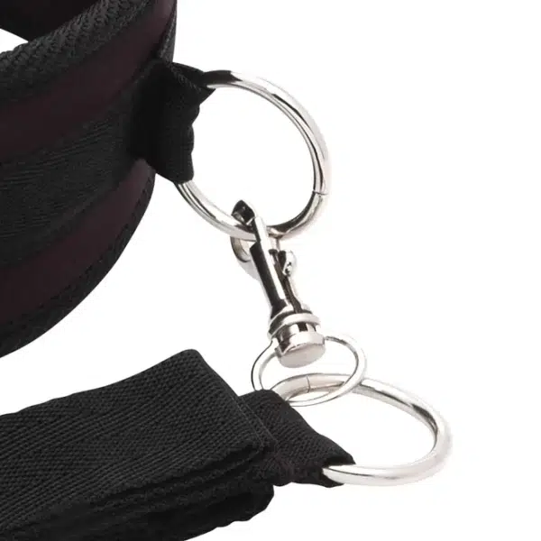 Fermeture Velcro sécurisée du collier Lux Fetish