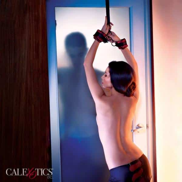 Over The Door Cuffs - Menottes de Porte -  Scandal – Image 5