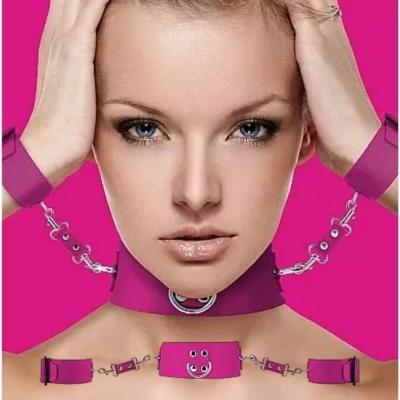 Collier et Menottes Ouch! - Ensemble avec Attaches Métalliques