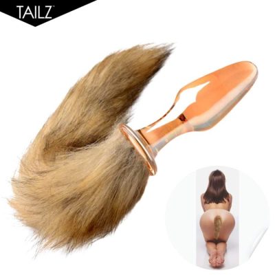Image du plug Fox Tail montrant la texture luxueuse de la fausse fourrure (plus de 8 pouces).