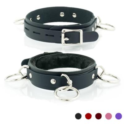 3 Ring Slave Collar with Faux Fur Lining - Collier en Cuir avec 3 Anneaux - XBliss