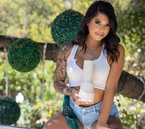 Gina Valentina - Stellar - FleshLight Girls Signature – Image 7