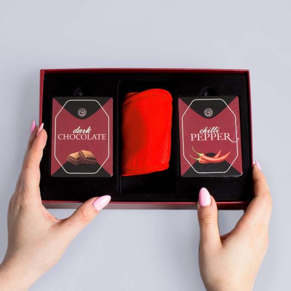 Choc & Pepper de Secret Play est un jeu excitant composé de 48 cartes et 1 bandeau.