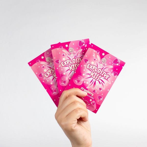 Ajoutez un élément sensationnel à vos séances de sexe oral et préparez-vous à être séduit pour la vie avec Explosive Kiss de Secret Play