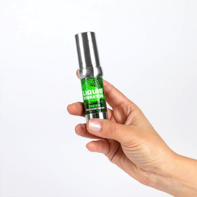 Liquid Vibrator Fresh de Secret Play est un gel intime unisexe avec un arôme de menthe qui produit des sensations stimulantes en raison de son effet froid et des ondes de vibration.