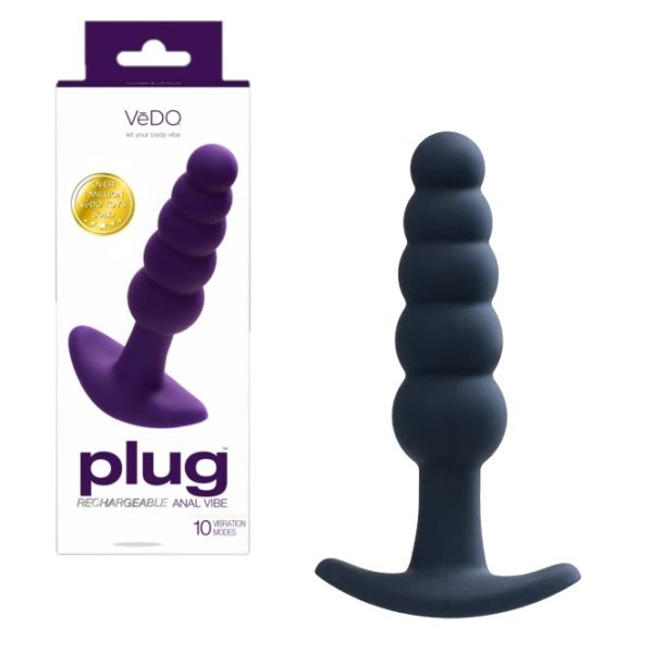 La plug anale rechargeable PLUG de Vèdo entre en action avec un moteur extrêmement puissant et 10 modes de vibration suralimentés.