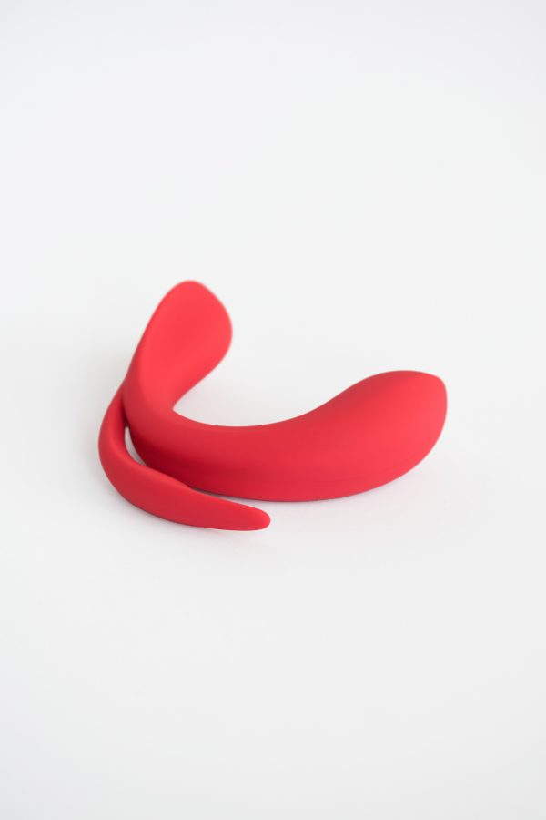 Voici Laura de Adore U, qui combine plaisir du point G, du clitoris et la stimulation anale!