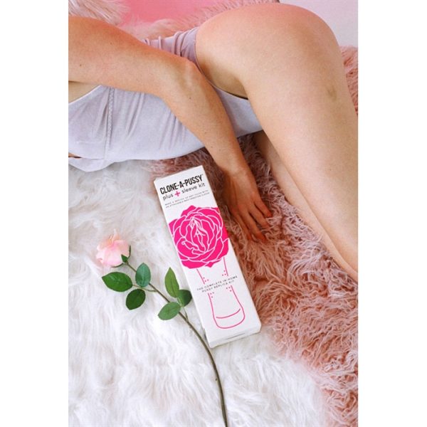 Clone-A-Pussy Plus + Sleeve Kit en instance de brevet, le kit original de moulage de la vulve avec manchon de masturbation amovible !