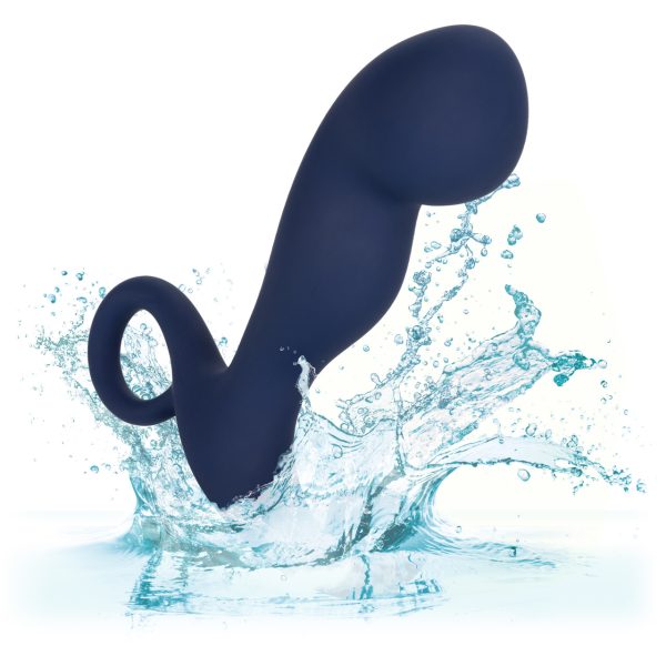 Prenez le contrôle de votre plaisir, tandis que la Rechargeable Command Probe de la collection Viceroy Platinum Series vous fait vibrer dans un fantasme orgasmique.