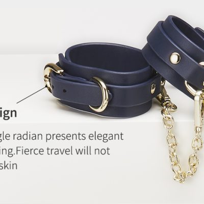 Découvrez l'Élégance Intense avec Nos Menottes en Cuir "Leather Handcuffs" par Roomfun