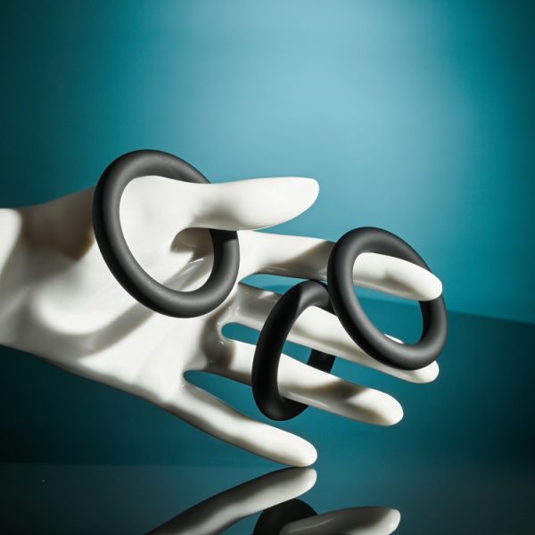 Découvrez le 3 Ring Circus de Selopa Avec le 3 Ring Circus, prolongez et renforcez votre érection grâce à ces anneaux péniens en silicone doux
