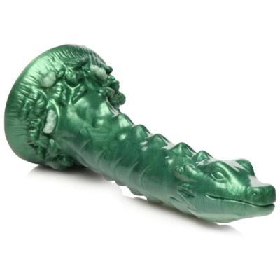 Plongez dans le Monde Envoûtant du gode Cockness Monster Le gode Cockness Monster est un chef-d'œuvre iridescent en forme de dragon.