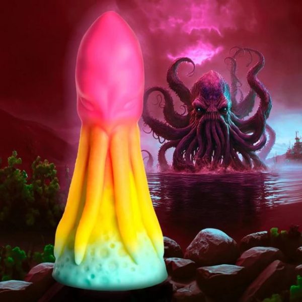 "Succombez au plaisir abyssal avec le dildo King Kraken – une expérience visuelle et sensorielle unique."