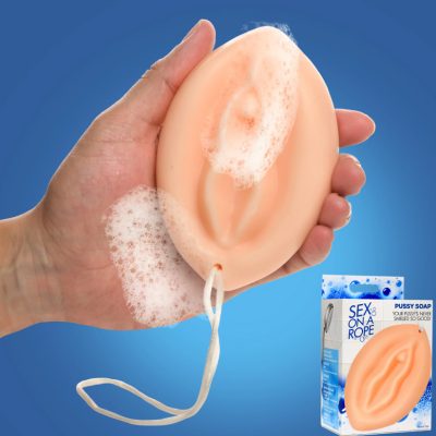 "Dévoilez le Pussy Soap, le savon coquin qui apporte une touche d'humour à votre routine de nettoyage. Un cadeau gag parfait pour vos amis malicieux!"