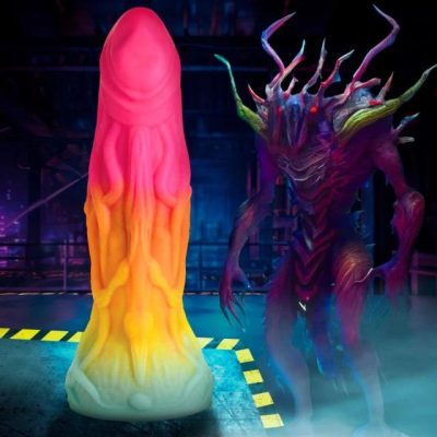 "Séance de nettoyage facile! Le Shape Shifter Alien est simple à entretenir avec de l'eau tiède et un savon doux. Prêt pour la prochaine aventure!"