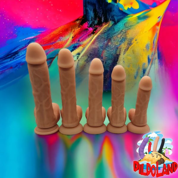 Découvrez Bad Boy de DildoLand : un gode en silicone liquide, doux et compatible avec harnais. Plaisir sans limites!"