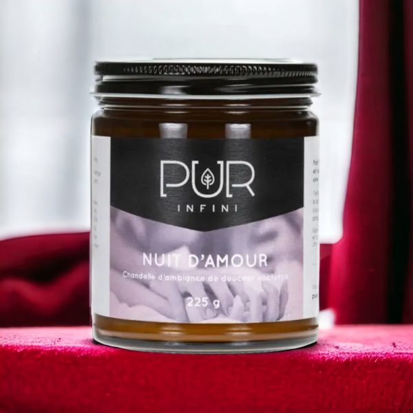 "Laissez-vous emporter par la sensualité avec notre chandelle aux fragrances épicées."