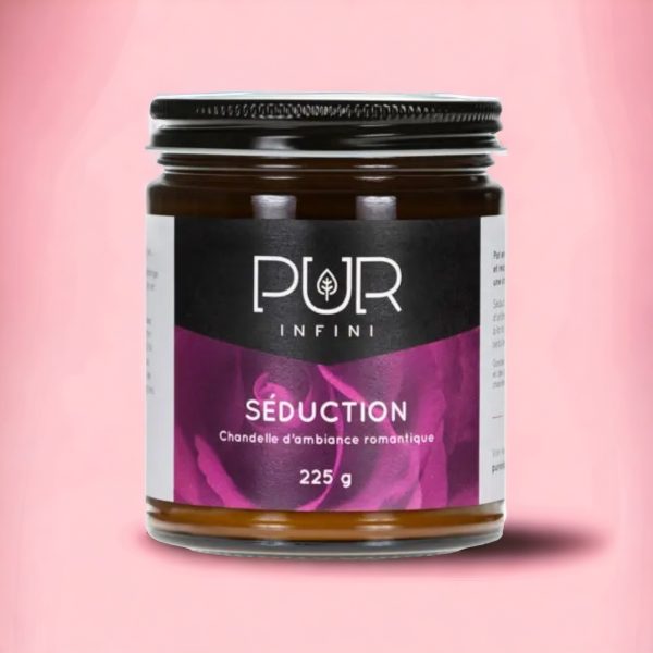 "Explorez le charme unique de Baiser Obscur avec notre chandelle élégante."