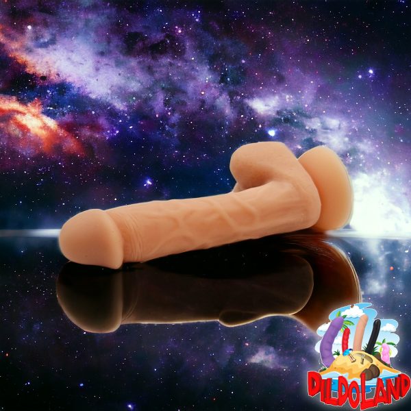 "Plongez dans l'extase avec Lustrous Fantasy, le gode de 7 pouces de DildoLand. Doux, flexible, et conçu pour votre satisfaction ultime."