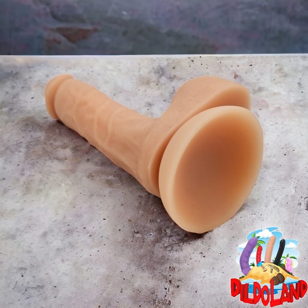 "Plongez dans l'extase avec Lustrous Fantasy, le gode de 7 pouces de DildoLand. Doux, flexible, et conçu pour votre satisfaction ultime."