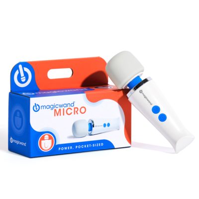 Le Magic Wand Micro offre des vibrations puissantes dans une taille compacte. Un concentré de plaisir pour des moments intimes exquis!"