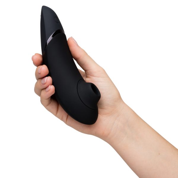 Découvrez la puissance dans le silence. Le Womanizer NEXT, discret mais incroyablement puissant, pour une expérience sans égale.