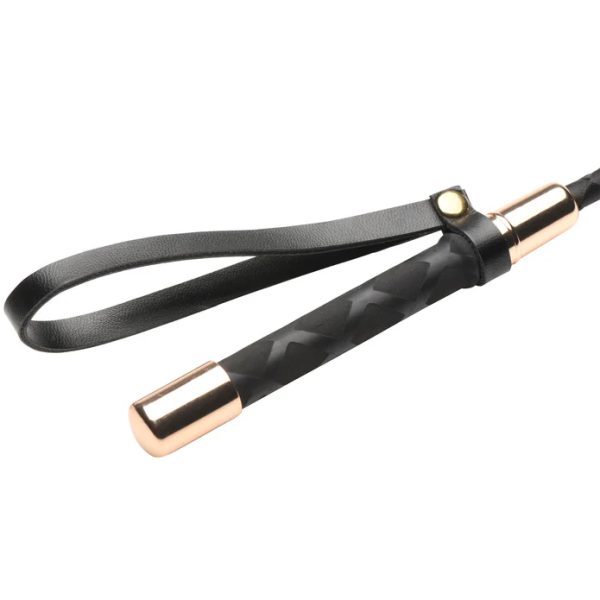 Accessoire BDSM avec poignée texturée.