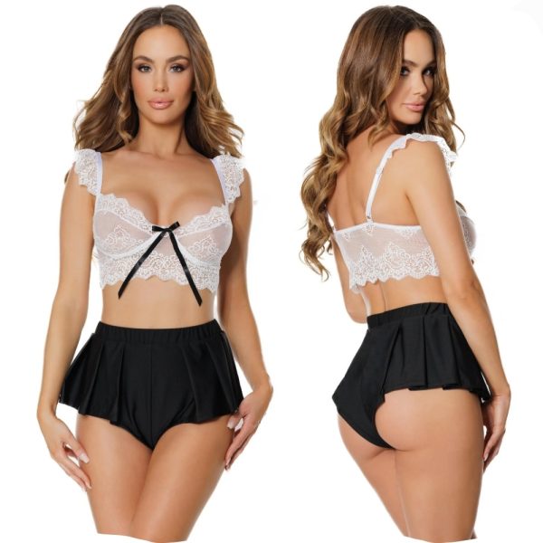 Ensemble Crop Top et Short avec coupes sans armatures.