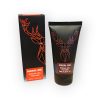 Homme utilisant Maral Gel pour améliorer la performance