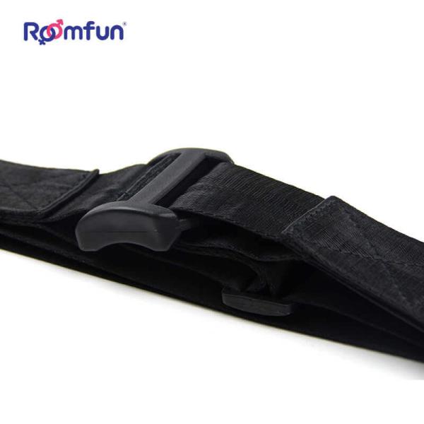 Balançoire sexuelle rotative multifonctionnelle avec fixations robustes.