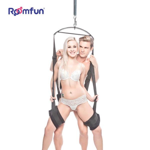 Balançoire sexuelle rotative multifonctionnelle avec fixations robustes.