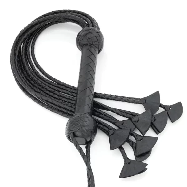 Détail des lanières tressées du fouet de Xbliss