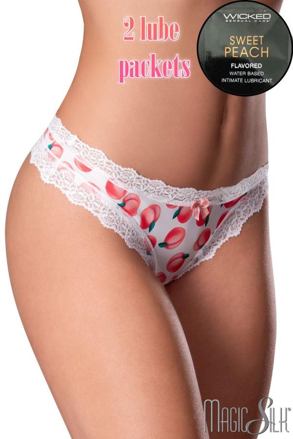 String en microfibre extensible offrant une expérience de port confortable et ludique.