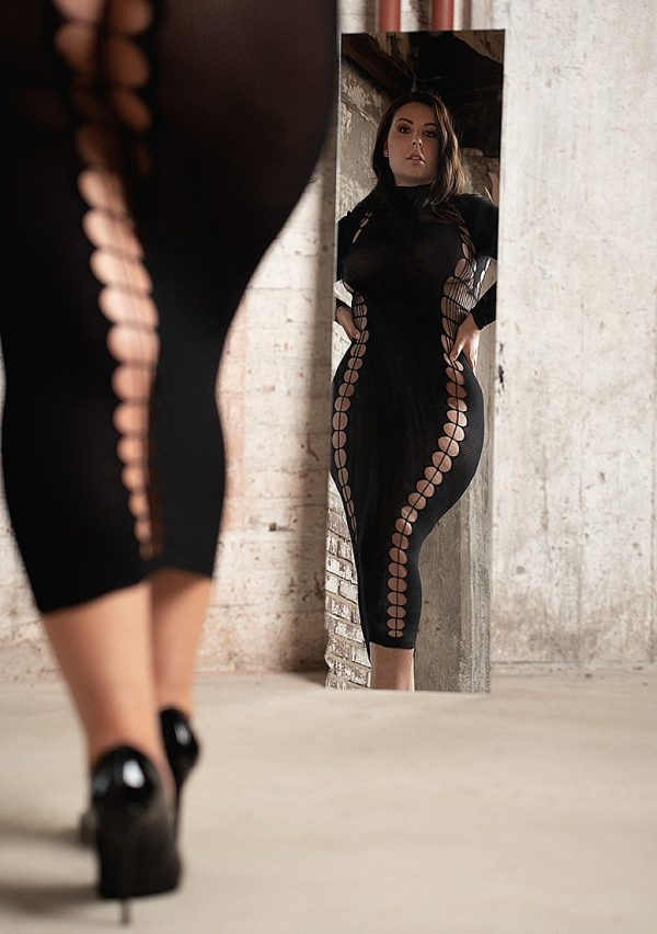 Robe Carme de la collection Le Désir portée pour une perspective de taille.