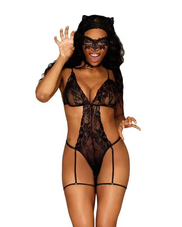 Teddy en dentelle noir avec bonnets triangles et jarretelles.