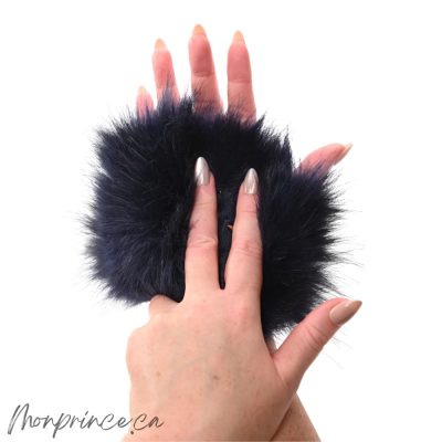 Vue du Gant Sensoriel à Piques Dorées de la Collection Cougar en fausse fourrure bleue.