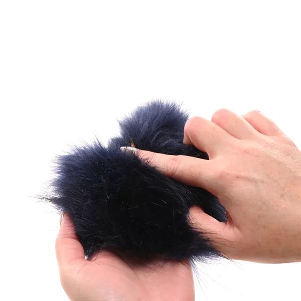 Gant Sensoriel à Piques Dorées idéal pour des caresses excitantes.