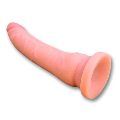 Taille mince et design ergonomique de Lance's Cock 7 pour débutants.