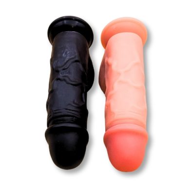 Vue complète de Lance's Cock 9 avec texture veinée et testicules réalistes.