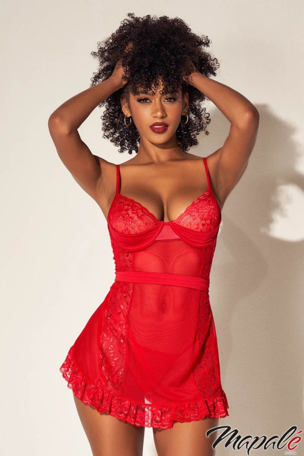 Lingerie en dentelle et maille légère disponible en tailles S/M et L/XL.