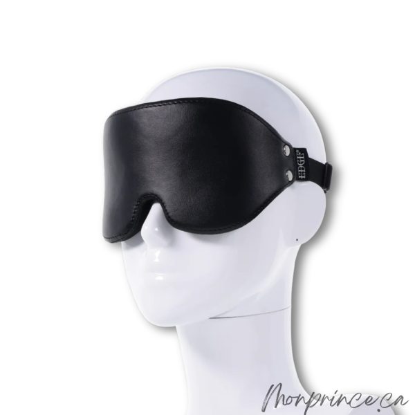 Design ergonomique avec divots pour le nez et les yeux.