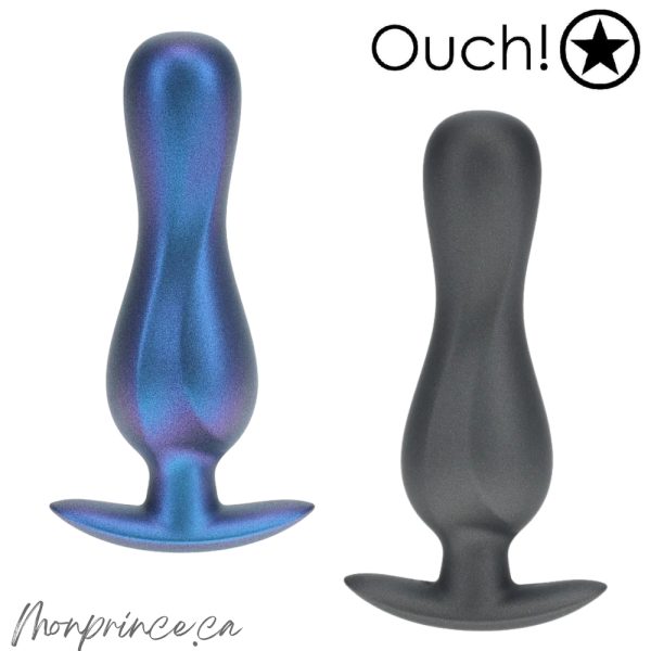 Vue rapprochée de la Plug Anale Incurvée en Silicone Lisse avec finition métallique.