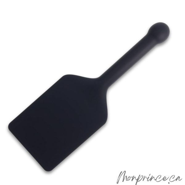 Le tape-fesses en silicone Edge® en action lors d’un jeu BDSM.