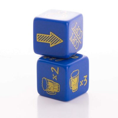 « Gros plan sur le dé du jeu de boisson »