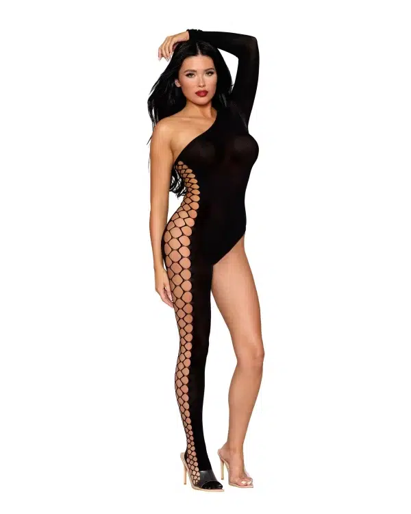 Gros plan sur le détail en résille « honeycomb » du bodystocking noir.