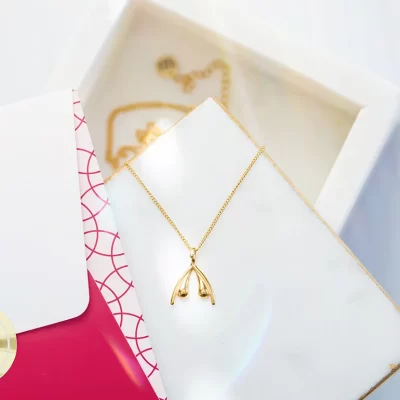 Collier Clitoris Doré – Symbole de Plaisir et de Fierté