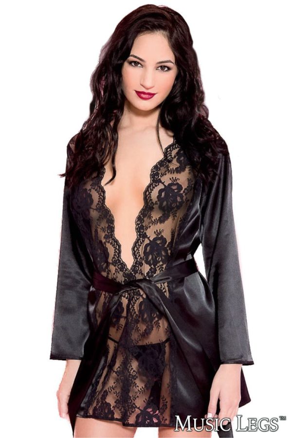 Finitions luxueuses du peignoir Music Legs pour une allure raffinée.