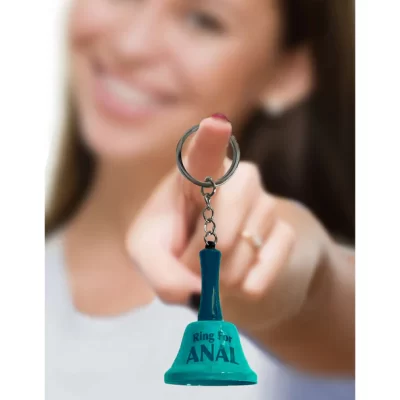 Porte-clés humoristique "Ring for Anal" avec cloche verte.