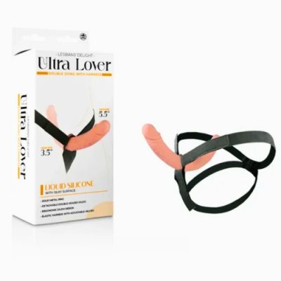 Vue frontale du Lesbian's Delight Ultra Lover avec harnais