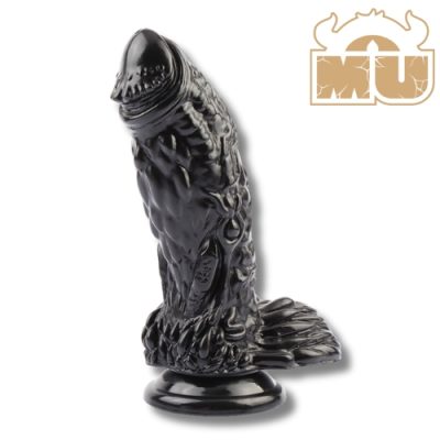 "Doombringer, monster dildo en PVC body-safe avec base à ventouse, affichant une texture ribbée et des courbes bulleuses."